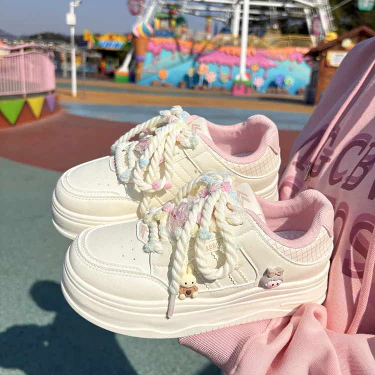 2025春季新款运动小白鞋女学生百搭小众面包鞋配裙子休闲厚底板鞋