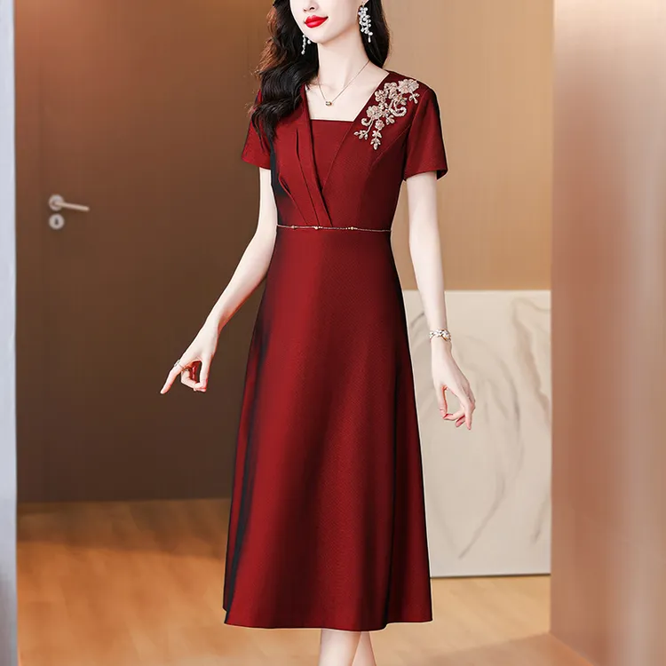 妈妈婚宴2025新款年轻洋气婚礼喜婆婆装结婚连衣裙