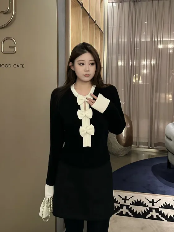 琪琪怪怪大码女装【巴黎香香】时尚精致蝴蝶结撞色针织衫T18000QTQ