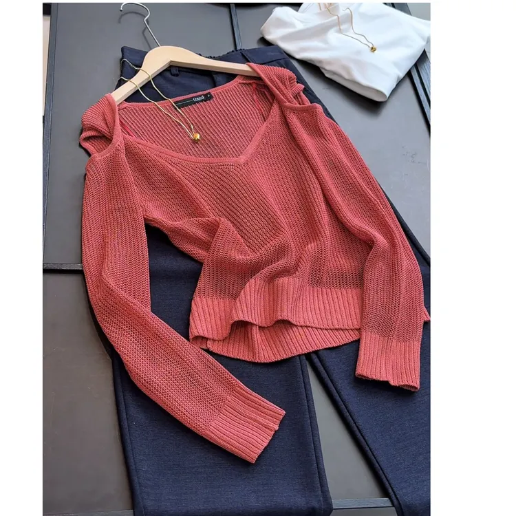 外贸女装春季上衣 设计感网眼镂空棕红色V领露肩长袖针织衫