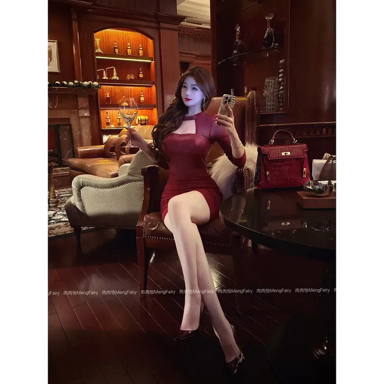 加班肉肉怡【暧昧圣诞】拼接皮面酒红性感收腰连衣裙6809B