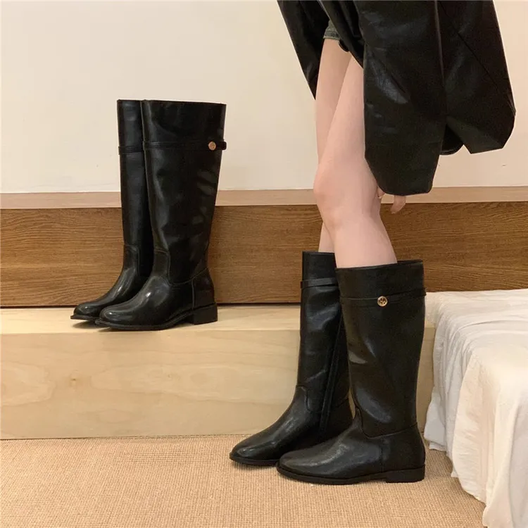 2025秋冬新款复古圆头粗跟厚底长筒靴女小金币不过膝高筒骑士靴女