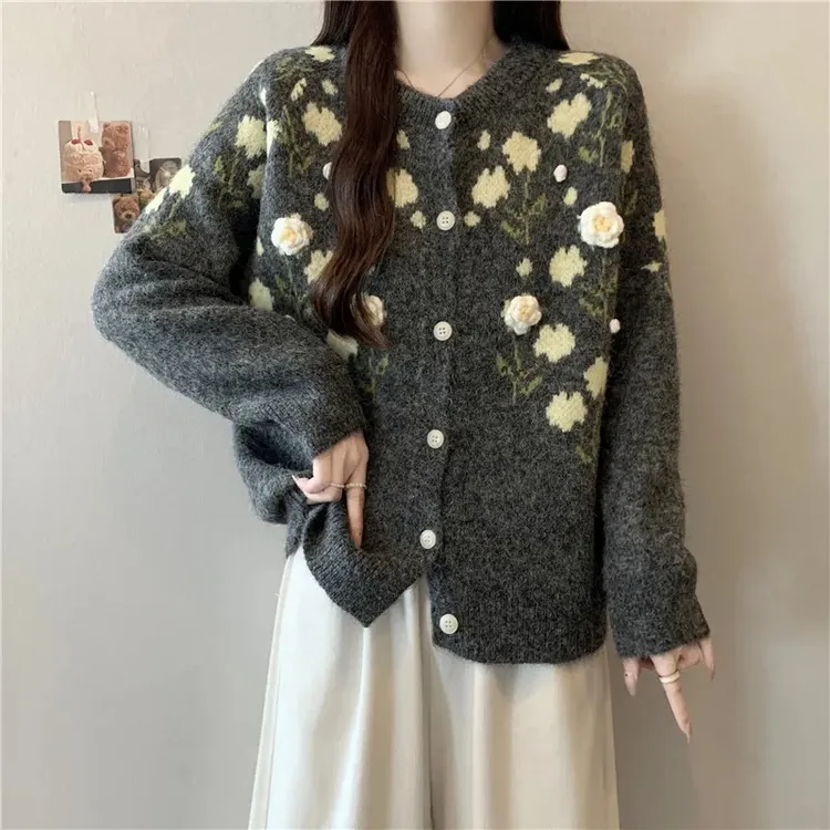 温柔韩系立体花朵针织开衫甜美2025新款宽松圆领毛衣外套上衣叠穿