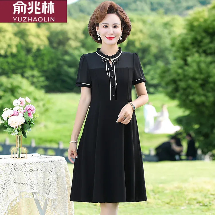 俞兆林2025夏季小个子妈妈新款连衣裙中老年女夏装洋气大码气质短