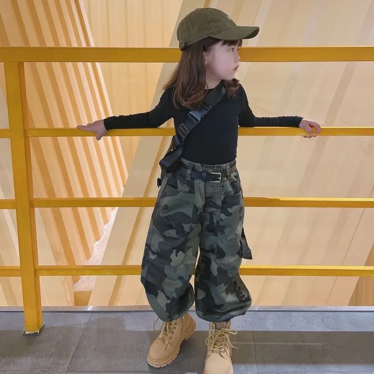 女童迷彩工装裤2025春秋新款女宝宝洋气时髦宽松休闲裤小女孩时尚