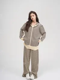 尹千金J【慵懒条纹】复古条纹连帽慵懒随性氛围感上衣S257481