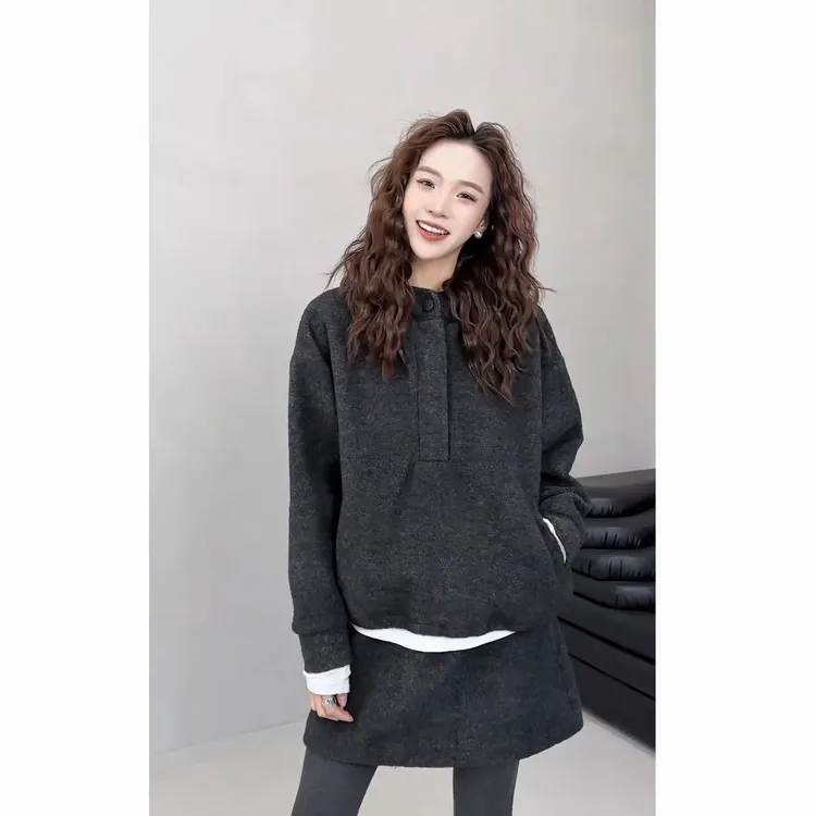 冬季时尚穿搭2025年新款百搭连帽长袖上衣马甲外套高腰短裙三件套
