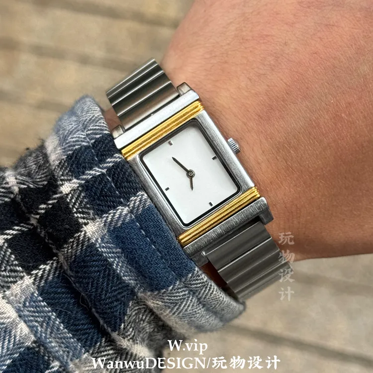 小众轻奢高级感双面翻盖手表防水中古风时尚手表男女通用玩物设计