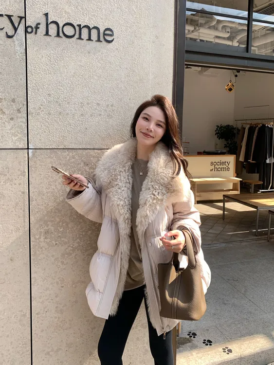 BIG WHITE REMADE“锡兰银空”羊毛领+90白鹅绒奢感羽绒服H861102