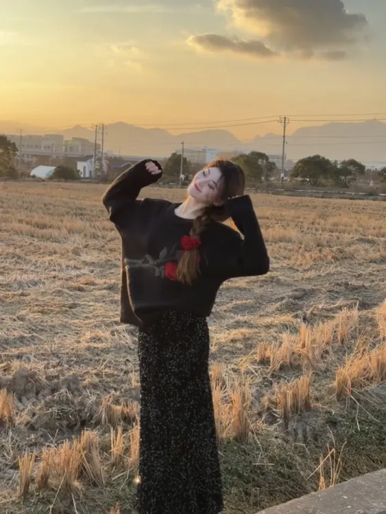 高级感玫瑰花宽松黑色圆领慵懒风针织毛衣高腰显瘦半身裙套装