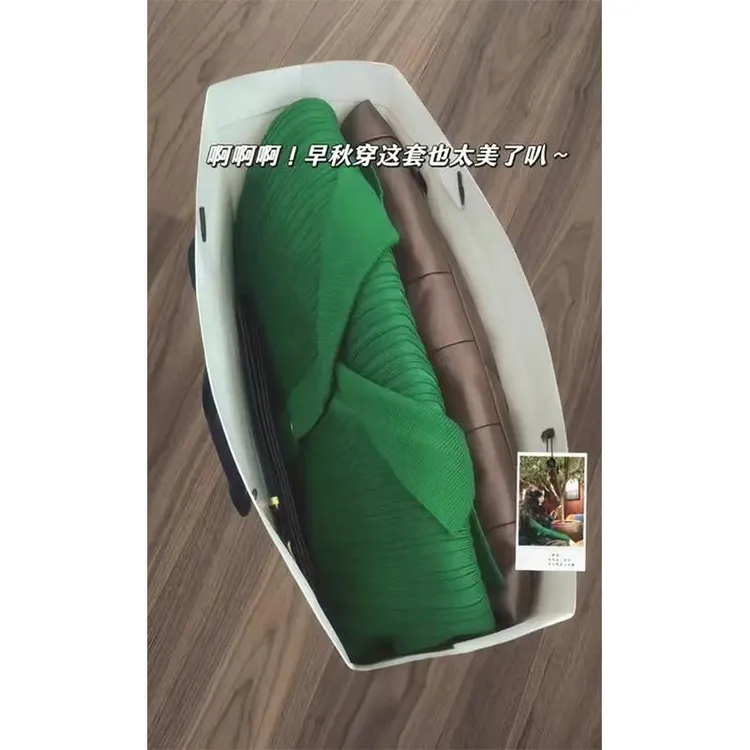 春秋小香风穿搭高级感漂亮时尚潮流绿色针织衫长款皮裙子两件套女