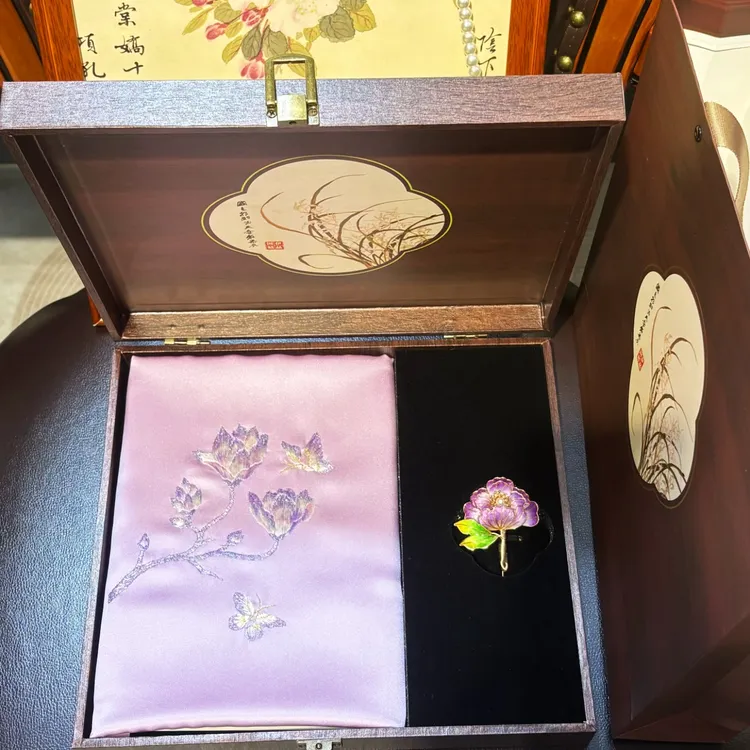 国风绒花苏绣真丝丝巾女桑蚕丝围巾披肩外搭长条妈妈礼品两件套