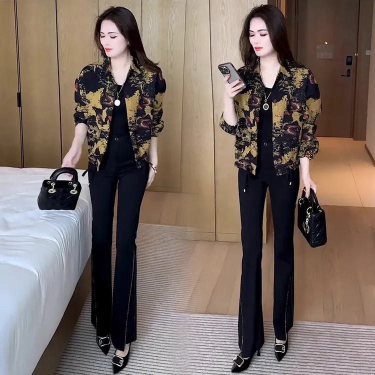 拉夏贝尔小个子休闲时尚印花短款外套女2025秋季新款宽松显瘦上衣