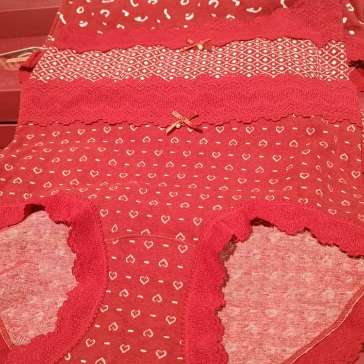 (3条）女士中高腰酒红色三角内裤磨毛透气无痕爱心款蕾丝设计