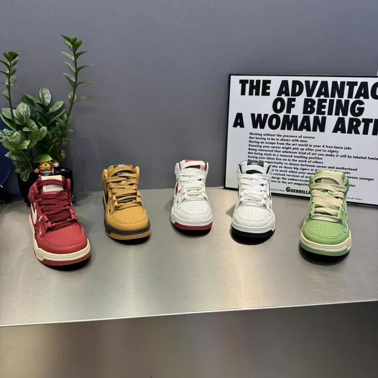 2025秋冬新款透气板鞋男士轻奢百搭休闲鞋韩版潮鞋低帮潮流休闲鞋