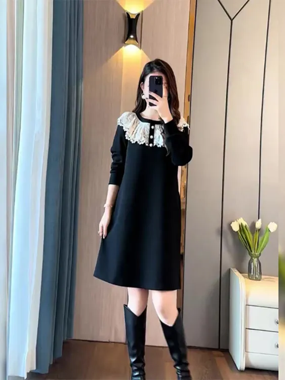 大码小黑裙女秋装新款胖妹妹设计感法式减龄蕾丝娃娃领连衣裙子