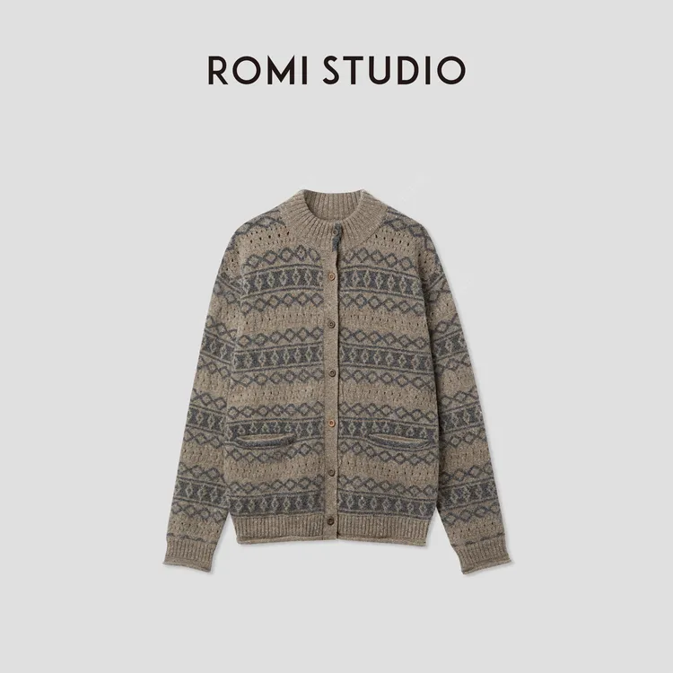 ROMI STUDIO“北欧静奢”100羊毛费尔岛提花图纹毛衣开衫RWCAW65180