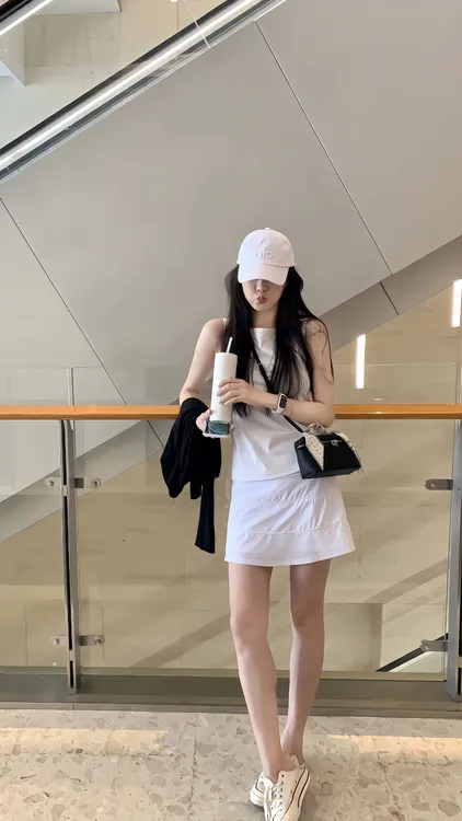 【栀子】法式高级感白色无袖吊带上衣显瘦运动风白色半身裙两件套