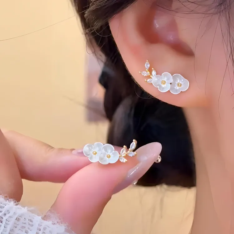 铜合金耳饰 精致花朵耳钉女简约轻奢小众高级感气质耳环时尚耳饰 