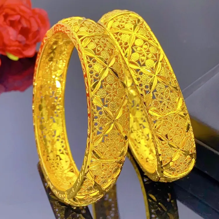 简约百搭四叶草宽面卡扣手镯