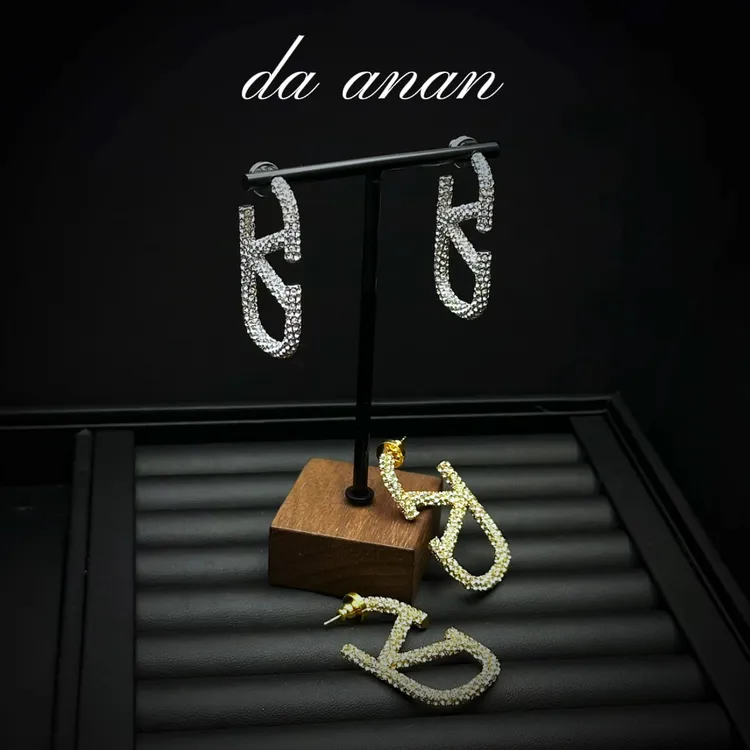 铜合金锆石耳饰 V字母满钻耳环法式轻奢高级感气质百搭时尚耳饰女