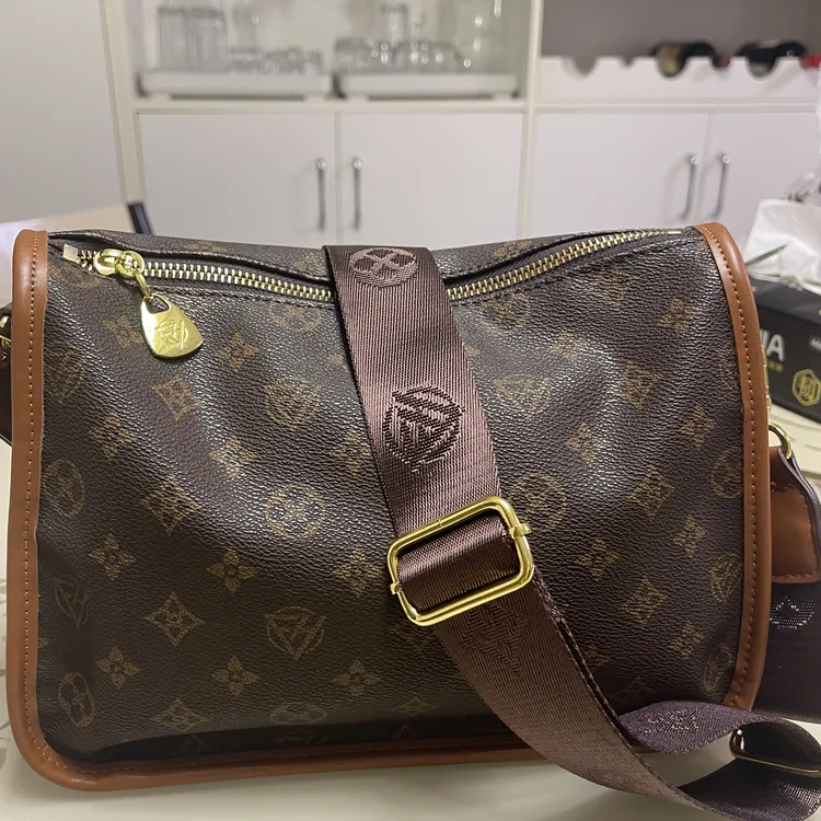 靓丽阁新款复古女包流行大容量高级感小方包单肩斜挎通勤豌豆包