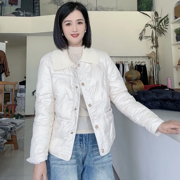 XINYIGE小香风压轴翻领羽绒短款外套 时尚简约版