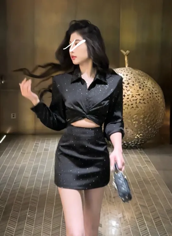 【WEIYI】辣妹高级感气质亮闪质感高腰显瘦两件套装