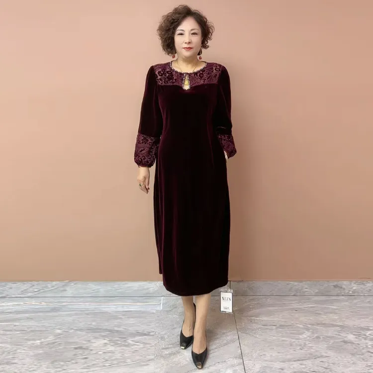 水滴领丝绒连衣裙秋冬新款轻奢钩花中长裙时髦宽松大码过膝A字裙