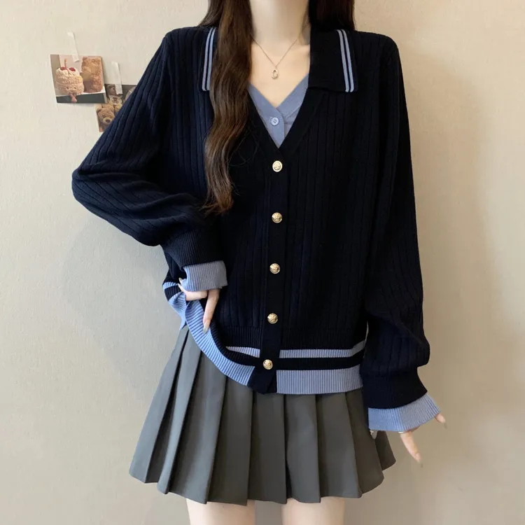 大码宽松撞色假两件V领针织开衫女秋季新款胖MM毛衣显瘦遮肚上衣