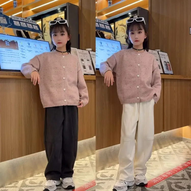 2025新款女童秋冬彩点加厚毛衣马甲加绒弯刀裤韩版时尚套装潮
