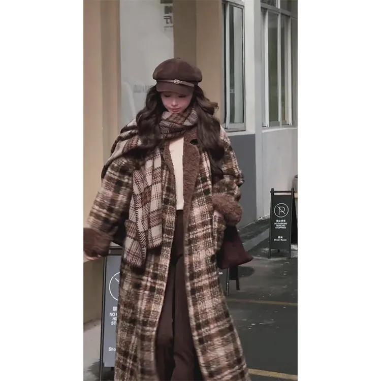2025秋冬季新款复古咖色格子宽松加厚外套女中长款两面穿毛毛大衣