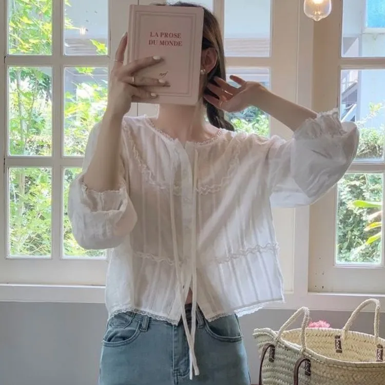 蕾丝花边上衣女夏季新款设计感防晒衬衫长袖白色甜美娃娃衫