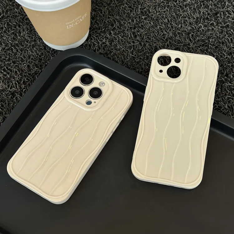 适用iPhone16/15/14/13/12/11手机壳纯色凹凸褶皱16promax曲线套