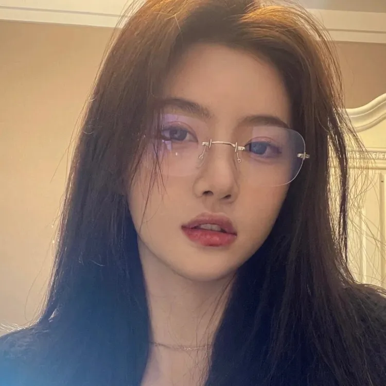 绝美无边框禁欲近视眼镜时尚防蓝光韩版超轻女款网红高端金丝眼镜