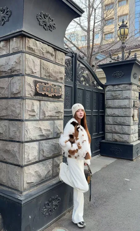 [深深定制]小奶牛休闲保暖皮毛一体冬季防托斯卡纳时尚小众毛毛外套