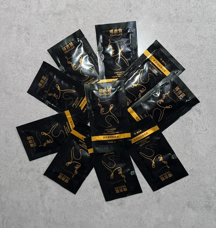 塔吉蓝锁妆美颜粉底液02自然色