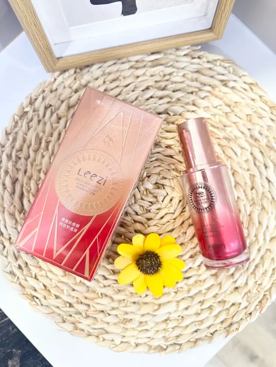 莉兹燕窝肽焕采修颜粉底液服帖油皮防汗不易脱妆