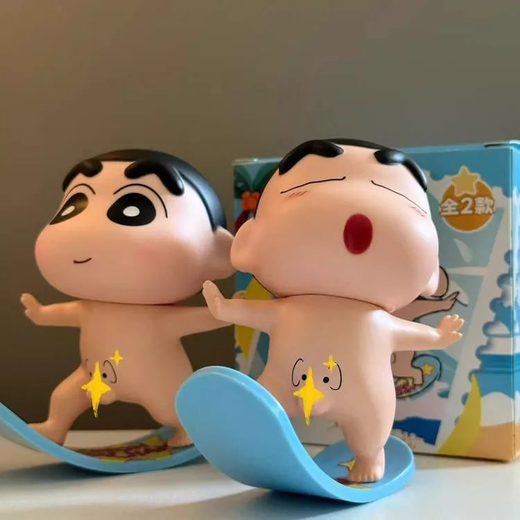 可爱裸奔冲浪蜡笔小新光屁股公仔桌面摆件车载潮玩手办女生礼物