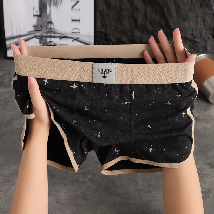 新款棉质自然亲肤男士内裤男款舒适透气四角裤学生星空个性短裤头