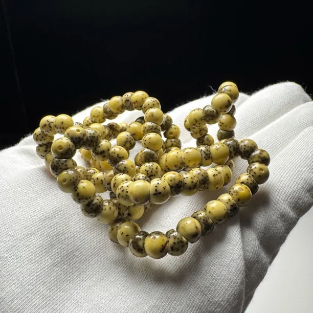 星月菩提石玉料绿包白卡7mm带月大肠120颗一物一图