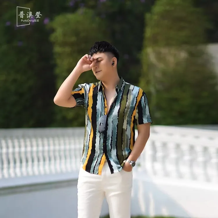 2025夏季男士衬衫度假风潮流时尚轻薄休闲百搭透气短袖竖条纹衬衫