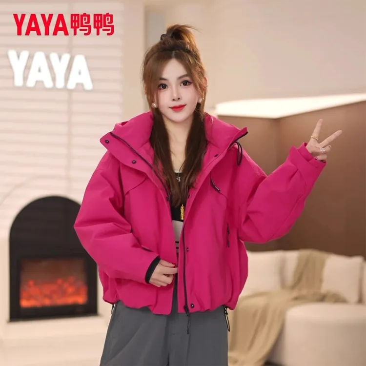 YAYA/鸭鸭短款户外工装羽绒服女2025冬新款宽松时尚保暖连帽外套