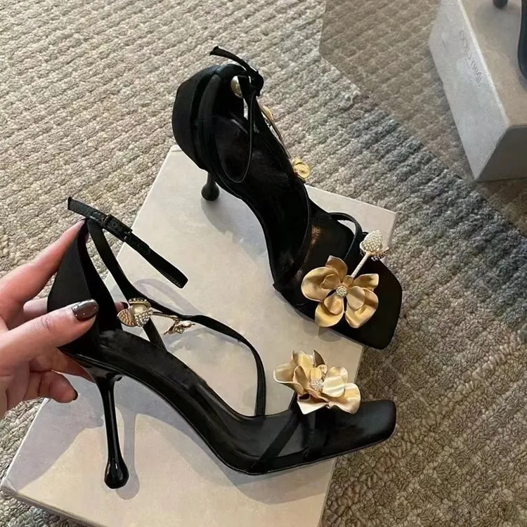 新款绝美一字带凉鞋夏缎面设计感黑色细跟金兰花高跟鞋百搭气质