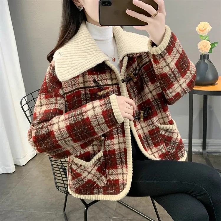 欧洲站时尚格子牛角扣洋气减龄外套女秋冬新款可拆卸针织领开衫厚
