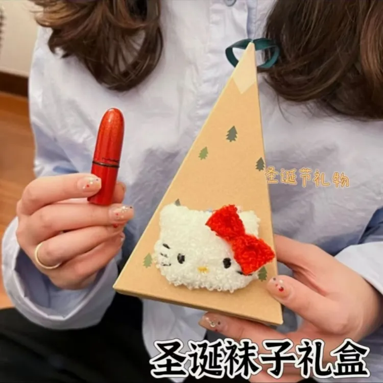 圣诞礼物KT猫卡通珊瑚绒袜子女加厚睡眠袜中筒新年礼盒保暖地板袜