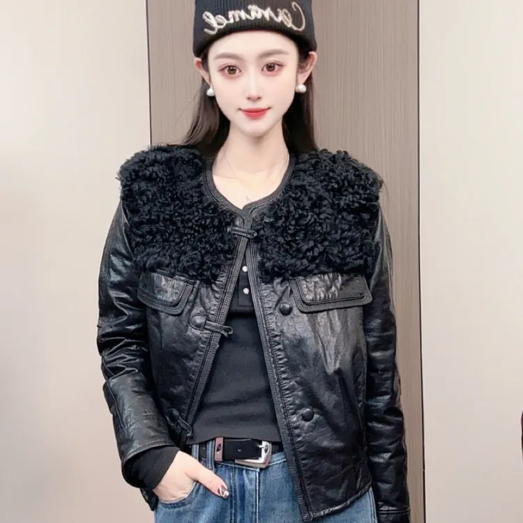 新款鹅绒服女真皮牛皮油蜡皮草外套女