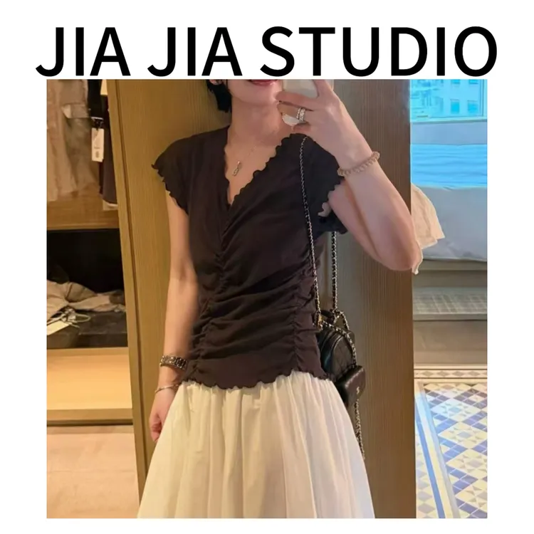 【嘉嘉推荐】#7699夏季新款 V领订皱设计感小众高弹力显瘦短袖