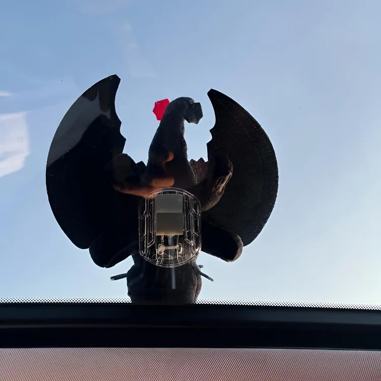 【现货】可爱无牙仔车上挂件牢固玩偶摩托车机车汽车小飞龙公仔