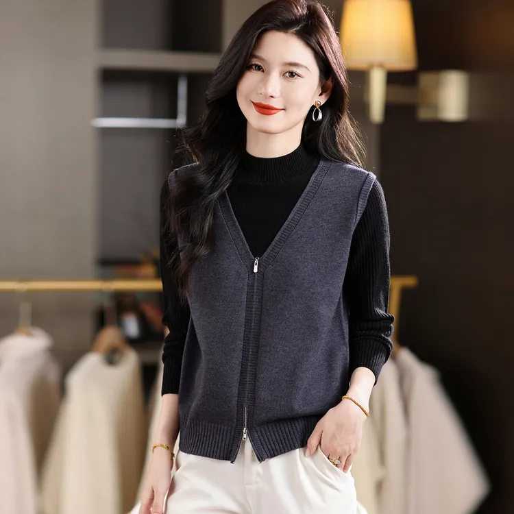 灰色假两件上衣半高领毛衣女2025秋冬新款宽松大码内搭针织打底衫